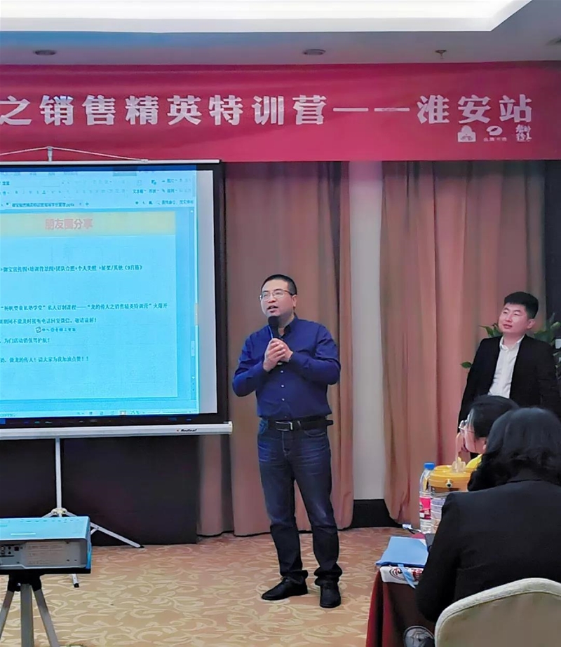 �����µ��Լ��� �������̌W(xu��)Ժ�������Ă��ˡ�֮�N�۾�Ӣ��Ӗ(x��n)�I ����վ