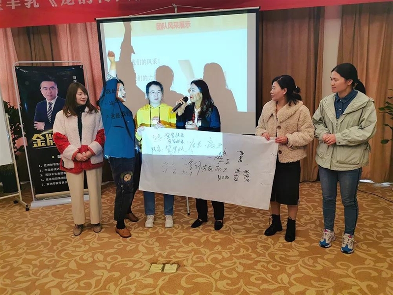 �����µ��Լ��� �������̌W(xu��)Ժ�������Ă��ˡ�֮�N�۾�Ӣ��Ӗ(x��n)�I ����վ