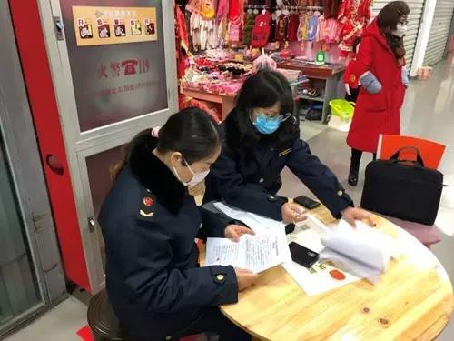 大批“大齡”口罩被查獲,過(guò)期十五年再上架,還能過(guò)濾病毒嗎? 大批“大齡”口罩被查獲,過(guò)期十五年再上架,還能過(guò)濾病毒嗎?